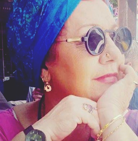 Tutunamayanlar / Yelda Karataş